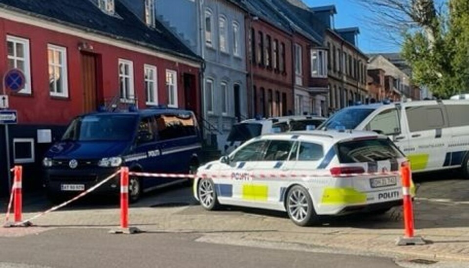 Afspærringen vil nu blive ophævet. Afspærringen vil nu blive ophævet.