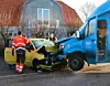 Bilen er totalskadet efter varebils påkørsel (Foto: Mathias Øgendal/Presse-fotos.dk)