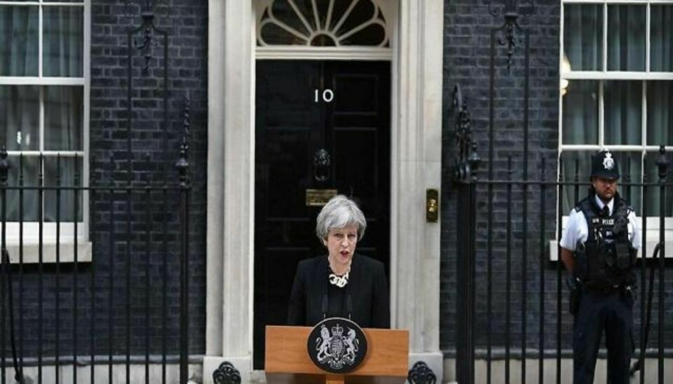 Theresa May foran Downing Street 10. Justin TALLIS/Scanpix.