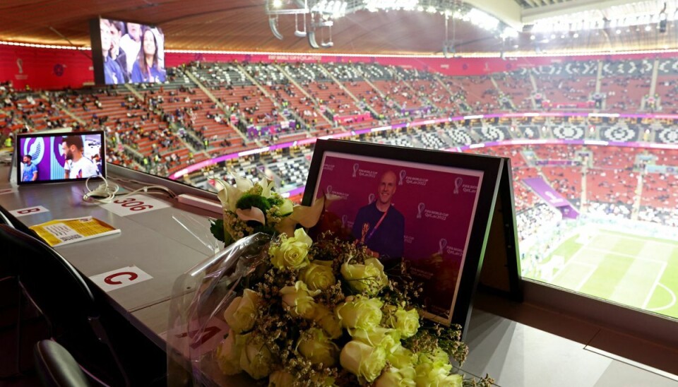 Sportsjournalisten Grant Wahl døde fredag aften. Blot få døgn senere døde endnu en journalist. Sportsjournalisten Grant Wahl døde fredag aften. Blot få døgn senere døde endnu en journalist.