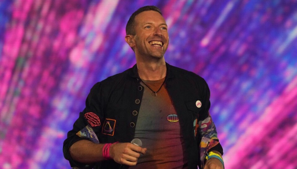 Forsangeren i bandet Coldplay, Chris Martin, er ramt af en alvorlig lungeinfektion.