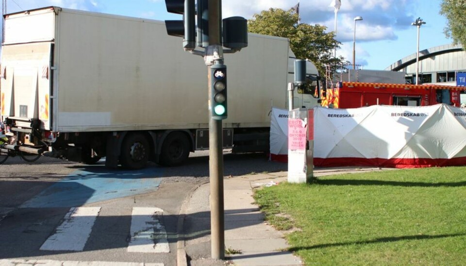 Kvinden blev ramt af lastbilen i en højresvingsulykke. Kvinden blev ramt af lastbilen i en højresvingsulykke.