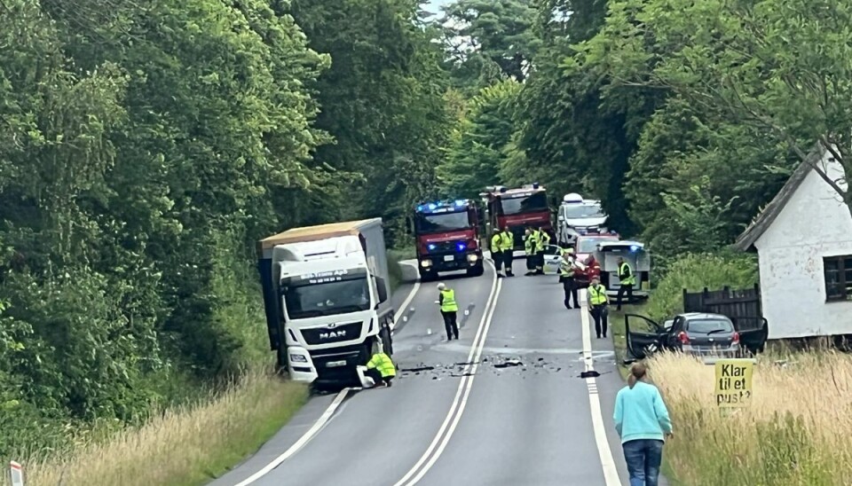 Politiet har været massivt til stede på ulykkesstedet. Politiet har været massivt til stede på ulykkesstedet.