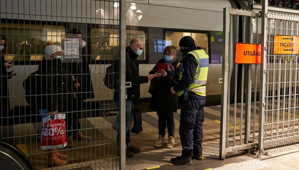 Nu skal alle kunne fremvise en negativ test for at komme ind i Sverige. Nu skal alle kunne fremvise en negativ test for at komme ind i Sverige.