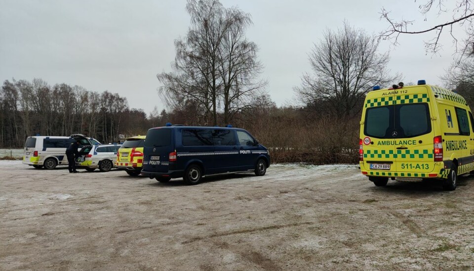 En person er død efter at være gået gennem isen. En person er død efter at være gået gennem isen.