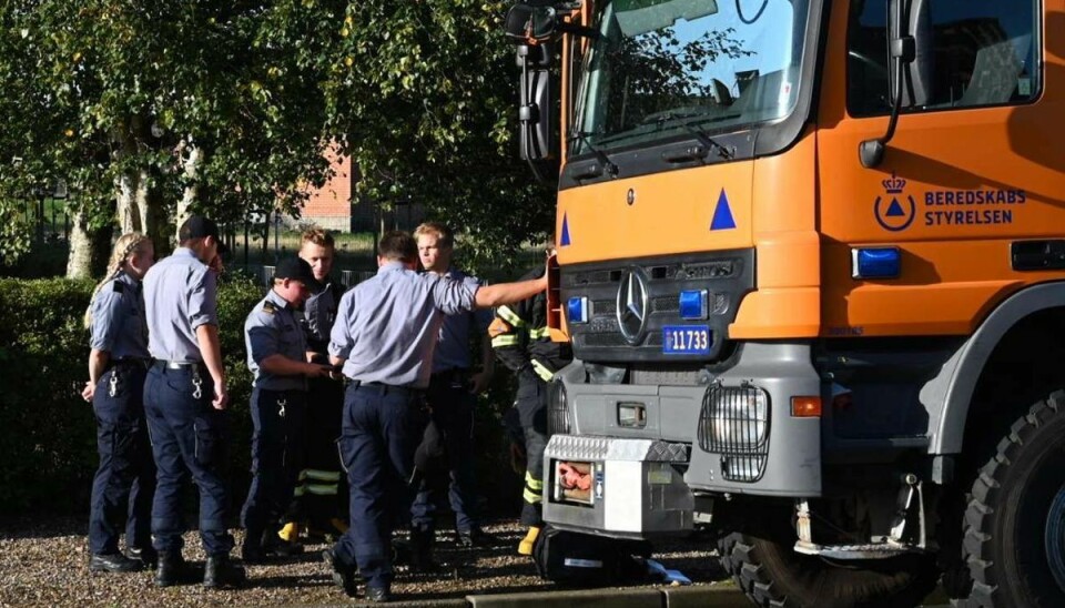 Syreudslippet stammer fra et hul på to tanke på en lastbil. Syreudslippet stammer fra et hul på to tanke på en lastbil.