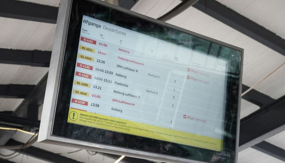 Der kører tidligst lyntog mellem Aarhus og Aalborg Lufthavn fra tirsdag middag. Der kører tidligst lyntog mellem Aarhus og Aalborg Lufthavn fra tirsdag middag.