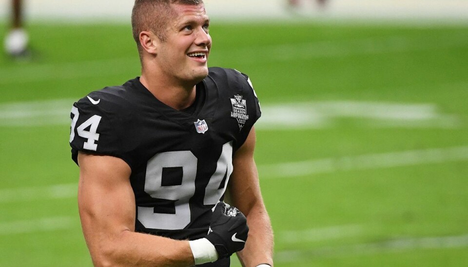 Det er sådan her, at NFL-fans kender Carl Nassib. Foto: Ethan Miller/Ritzau Scanpix Det er sådan her, at NFL-fans kender Carl Nassib. Foto: Ethan Miller/Ritzau Scanpix