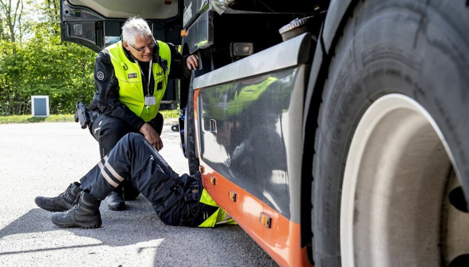 Nordjyllands Politi gennemfører lastbil razzia i Aalborg, her er vi på P-pladsen ved Kvickly Ekstra i Nørresundby. Ca 20 betjente og bilinspektører er i arbejde hele dagen.