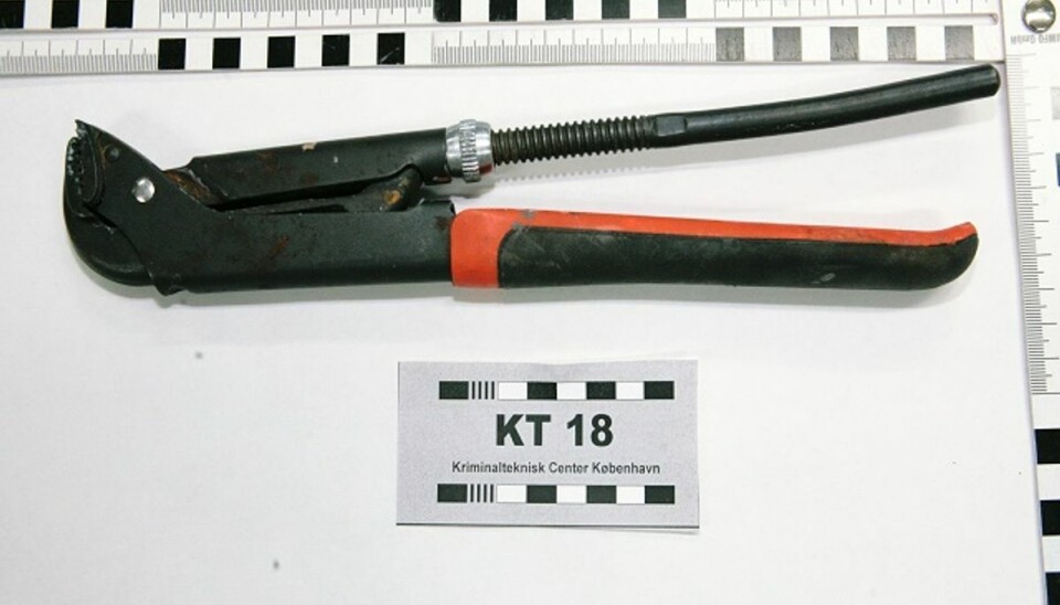 Denne rørtang blev efterladt på gerningsstedet. Foto: Politiet. Denne rørtang blev efterladt på gerningsstedet. Foto: Politiet.