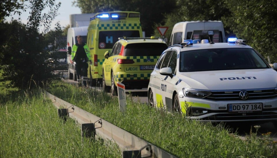 Årsagen til det store opbud af politi og ambulancer er fundet af en død person på Strandvangen i Frederikssund.