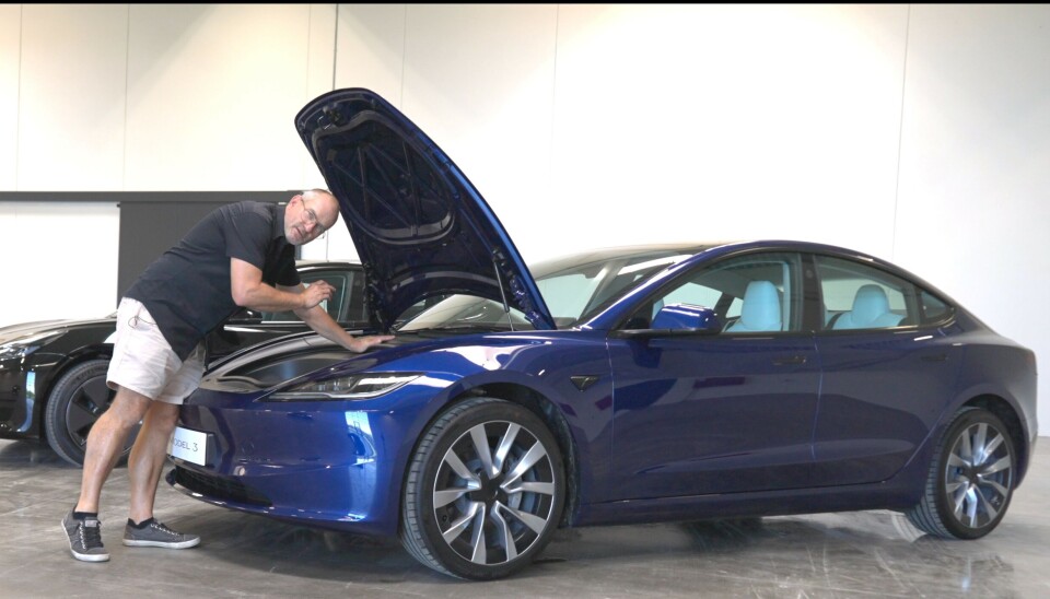 Tesla Model 3 er landet i Danmark. Nu tester Anders Berner den. Se hele testen i videoen over artiklen. Tesla Model 3 er landet i Danmark. Nu tester Anders Berner den. Se hele testen i videoen over artiklen.