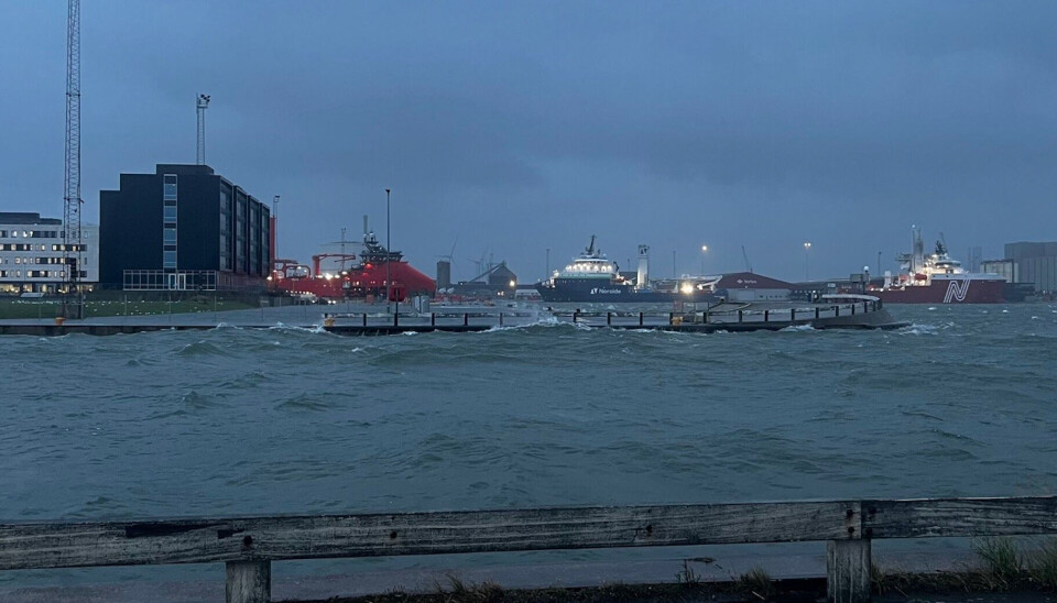 Vandet skyllede ind over kajkanten i Esbjerg Havn.