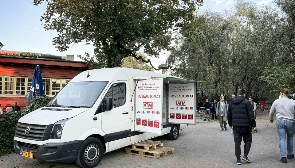 Helt åbenlyst hvidvasker den mobile pengeautomat narko-penge.