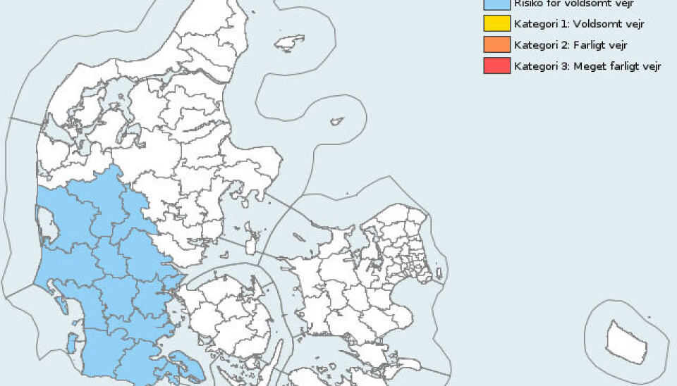 Det er i de blå områder, der er risiko for tordenbyger og og til 25 mm regn på bare 30 minutter.