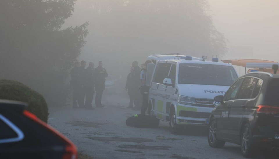 Betjente fra Sydsjællands og Lolland-Falsters Politi har onsdag morgen anholdt en person på en ejendom syd for Slagelse. Betjente fra Sydsjællands og Lolland-Falsters Politi har onsdag morgen anholdt en person på en ejendom syd for Slagelse.