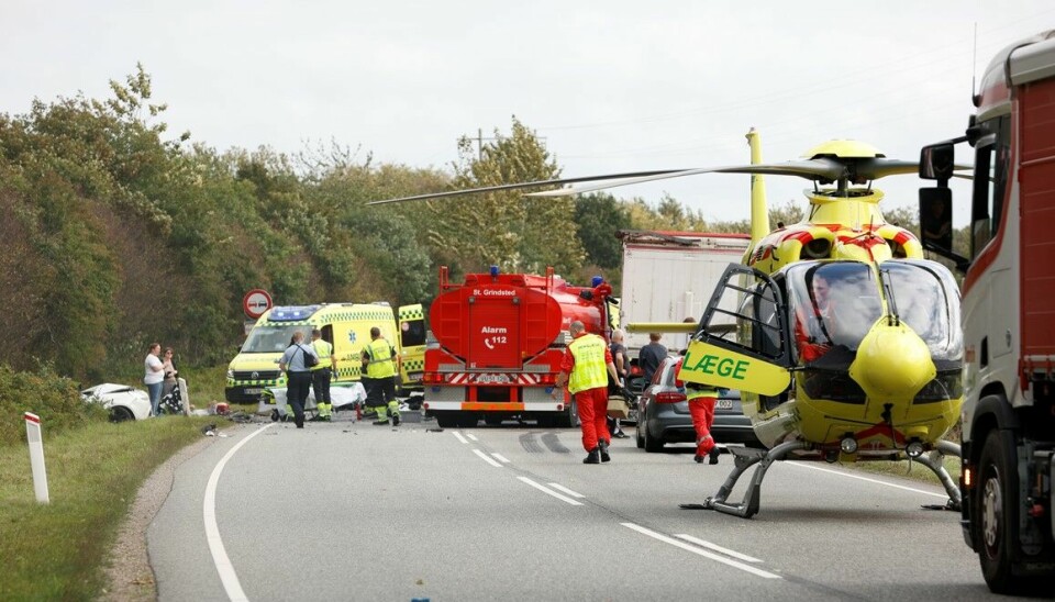 Der er både helikopter, lægebil og ambulancer ved den alvorlige ulykke i Grindsted. Foto: René Lind Gammelmark.2