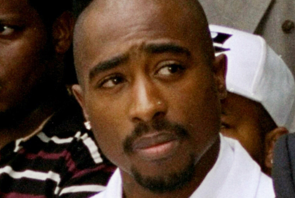 Rapperen Tupac Shakur kun få uger før, at han blev skudt i september 1996. Han døde få dage senere.