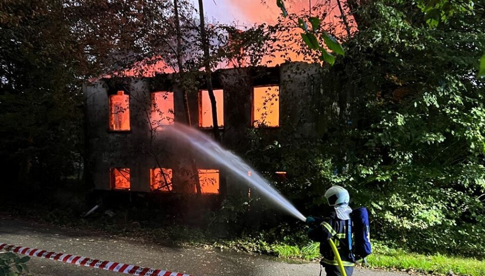 Huset var helt overtændt, da brandvæsenet nåede frem.