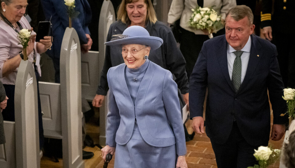 Dronning Margrethe og Lars Løkke Rasmussen ses her ved mandagens mindeceremoni i Gilleleje Kirke.