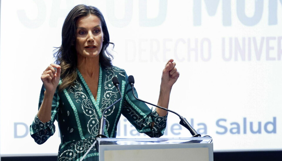 Dronning Letizia ses her på talerstolen ved arrangementet i Madrid