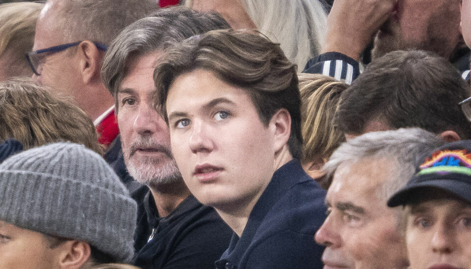 Her er prins Christian til fodbold i Parken mellem favoritholdet FC København og Bayern München.