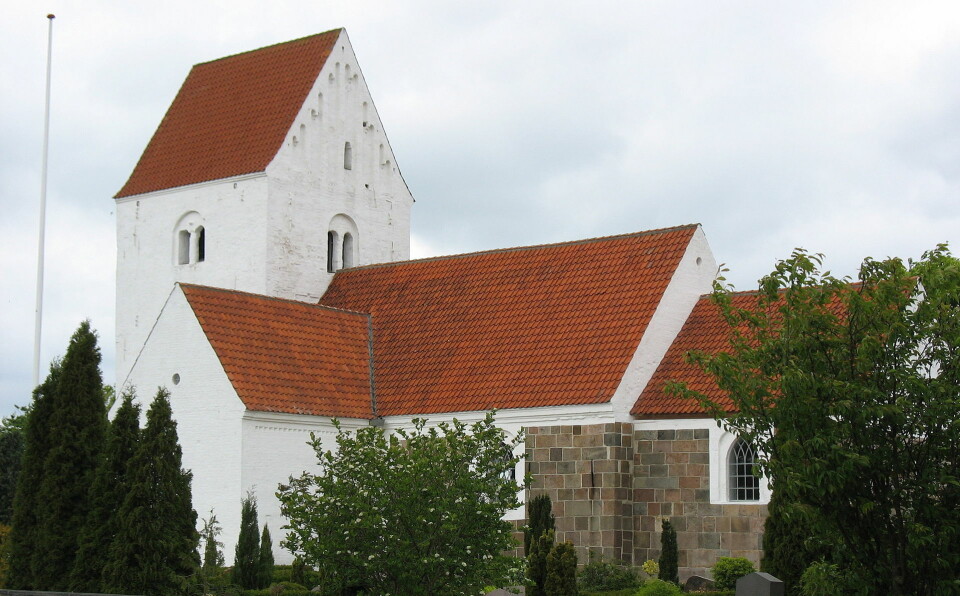 Det var i Ejstrupholm Kirke i Ikast-Brande Kommune, hændelsen fandt sted.