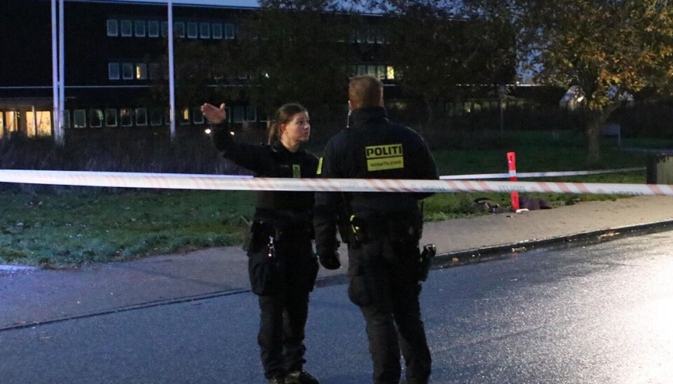 Betjente er rykket ud efter anmeldelsen.