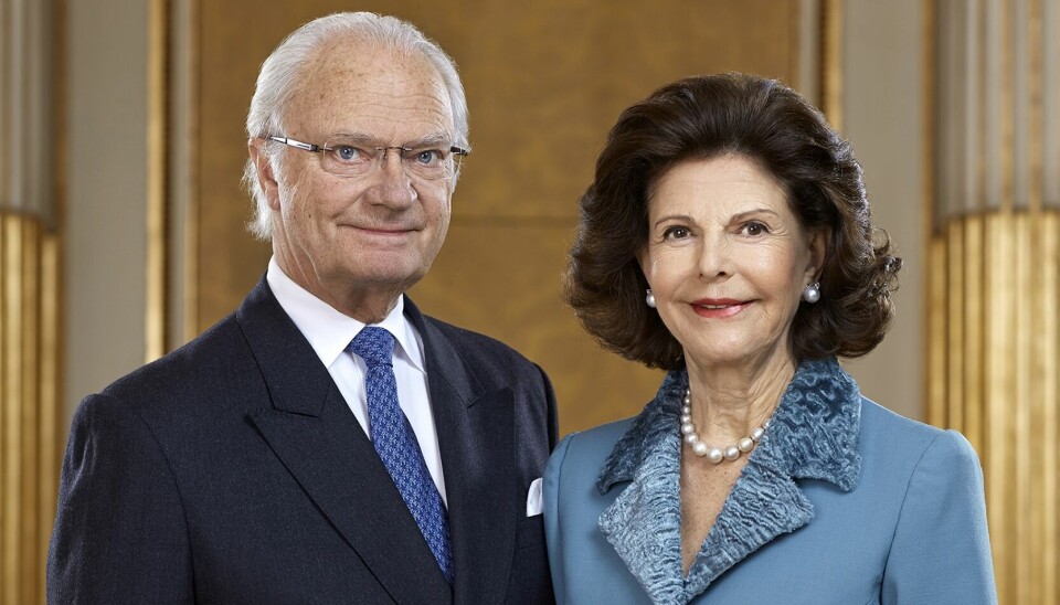 Hverken kong Carl Gustaf eller dronning Silvia har ønsket at svar på spørgsmål i den sexsag, der lige nu klæber sig til kongehuset.
