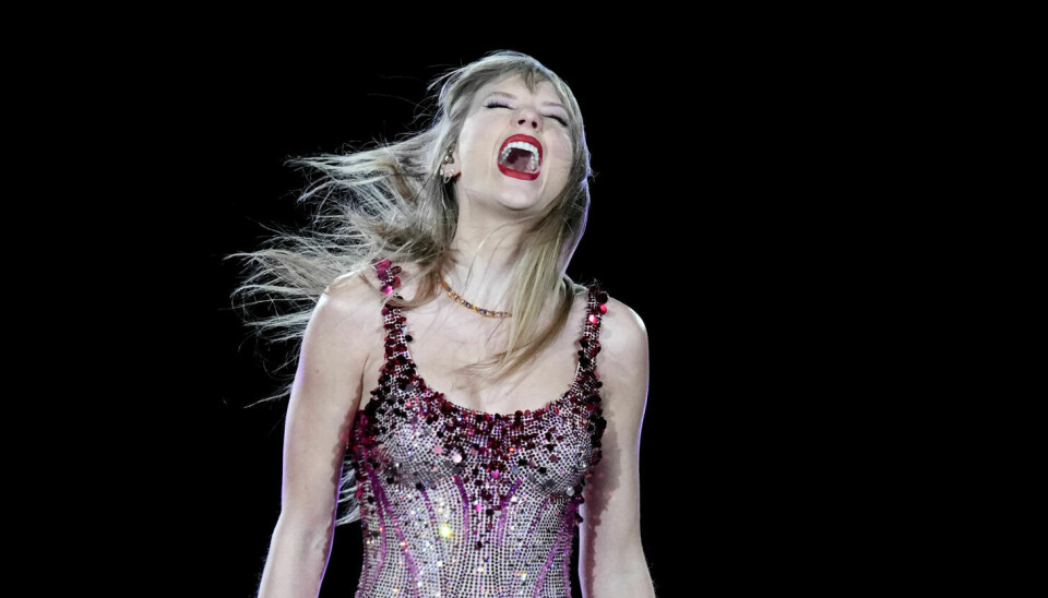 En 23-årig kvinde er omkommet under en koncert med Taylor Swift.