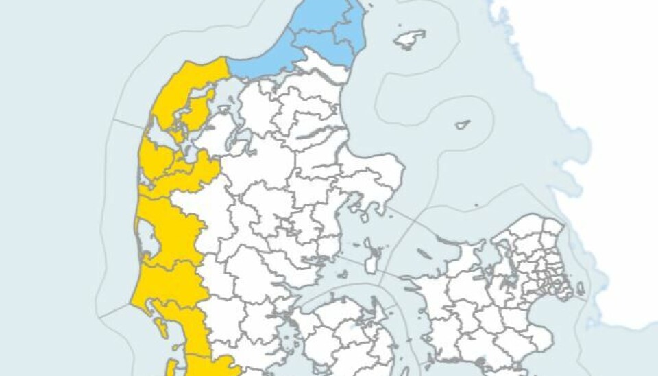 De gule områder får vindstød af stormstyrke i alle de lyse timer fredag.