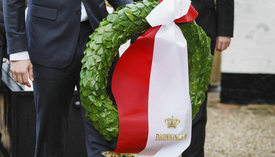 Kransen fra dronningen til Jørgen Reenbergs begravelse i Søllerød Kirke.