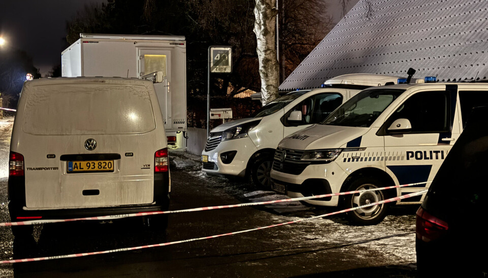 Betjente undersøger et mistænkeligt dødsfald i Slangerup.