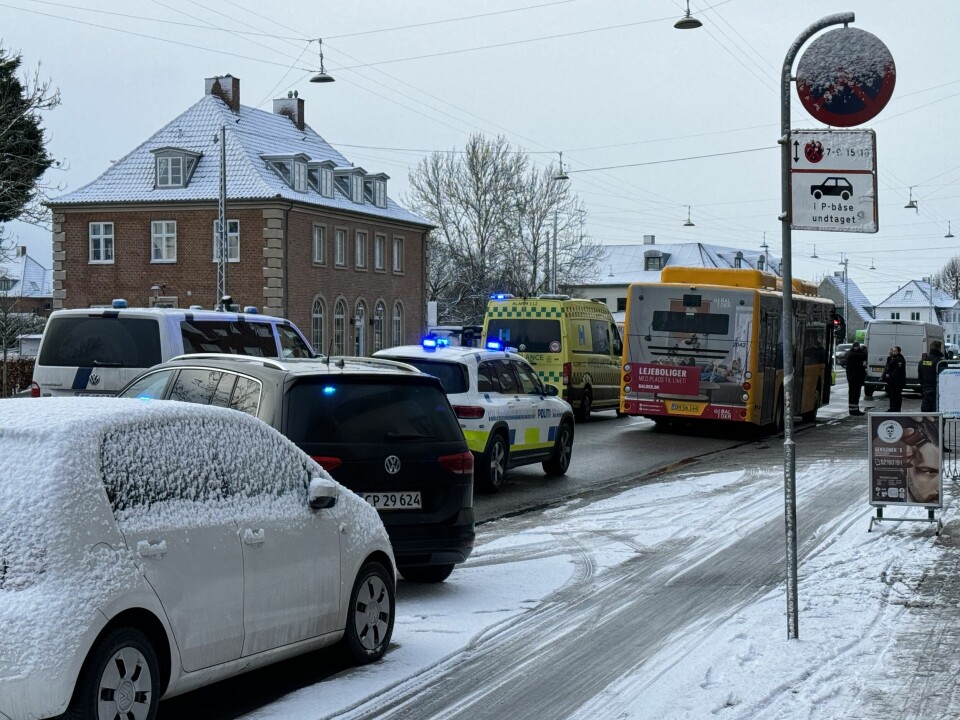 En person er blevet ramt af en bus, lyder det fra Københavns Politi.
