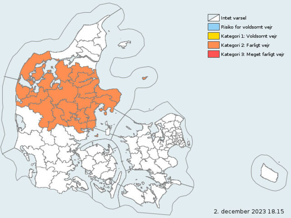 Det er i det orange område DMI forventer der kan komme op til 30 cm sne i løbet af søndag.