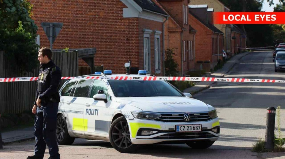 En nu 19-årig mand har fået en fængselsdom for at have slået sin egen far ihjel med 60 knivstik.