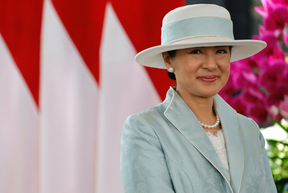 Masako fylder den 9. december 60 år. Den japanske kejserinde er her fotograferet den 19. juni i år i Indonesien, mens hendes mand, kejser Naruhito, holder pressekonference.