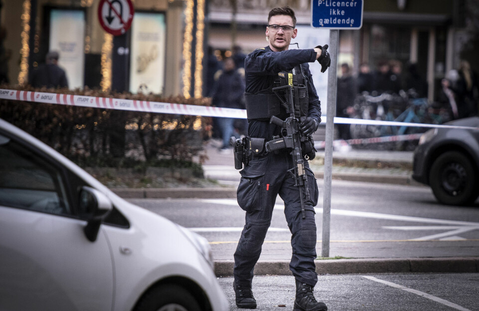 Banegården var torsdag spærret af som følge af en bombetrussel mod McDonalds på Aarhus Banegård.