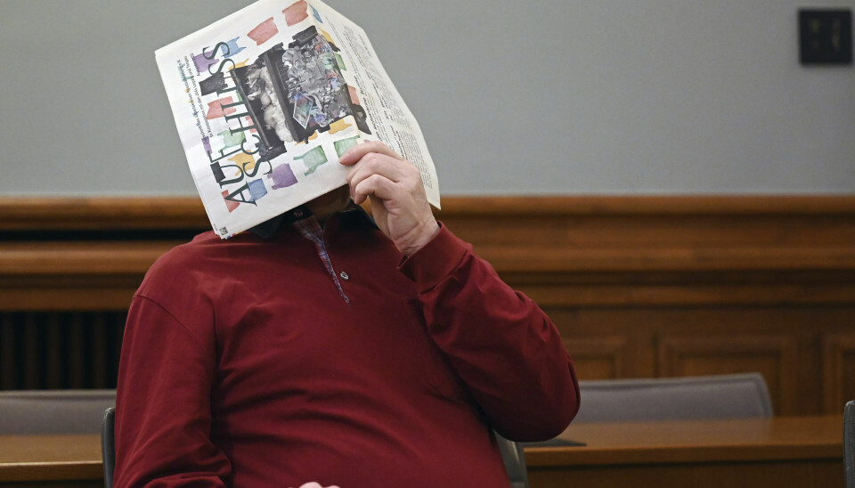 Igen og igen lod Klaus N., der i retten gemte ansigtet bag en avis, hammeren falde ned over sin stakkels kones hoved.