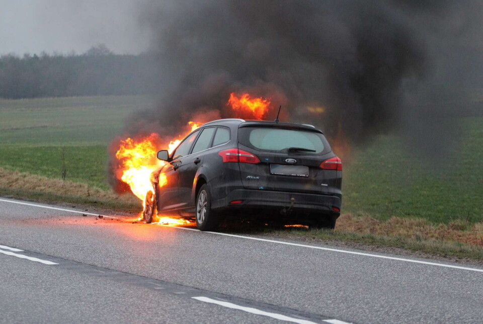 Bilisten hørte mislyde fra bilen inden den pludselig stod i flammer.