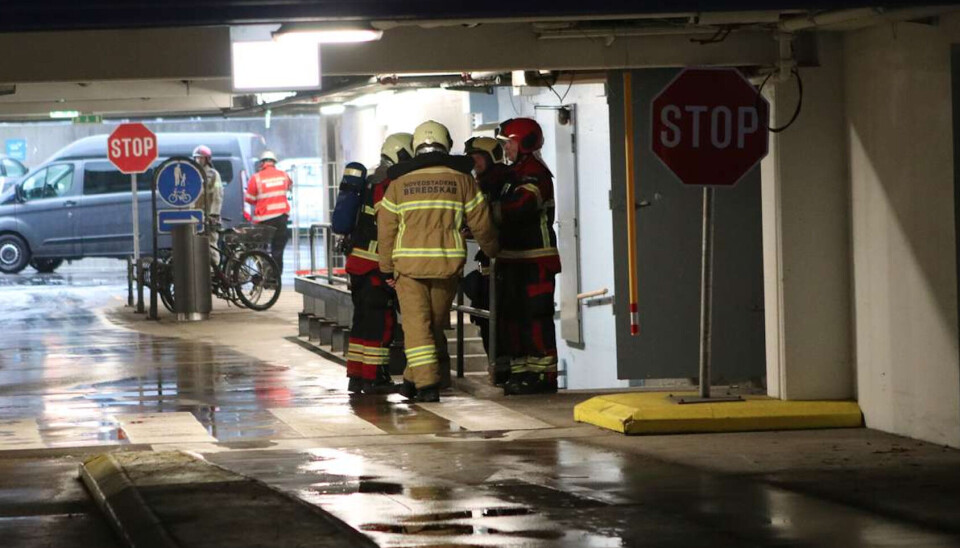 Der er anmeldt brand i parkeringskælderen.