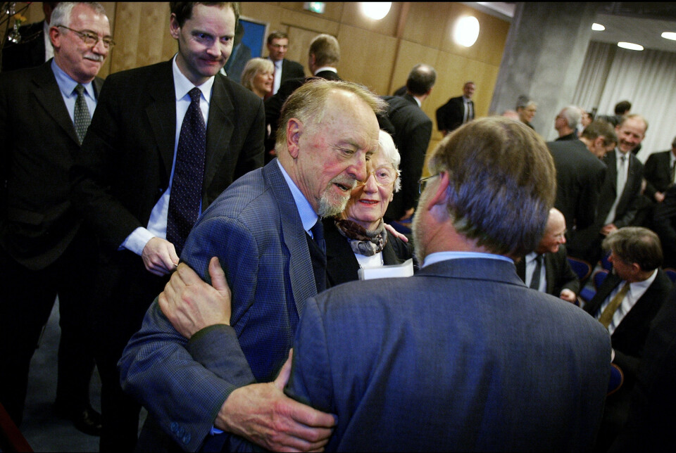Erling Bjørn modtog i 2004 Den Berlingske journalistpris som anerkendelse af hans mangeårige virke som journalist og forfatter. (Arkivfoto).