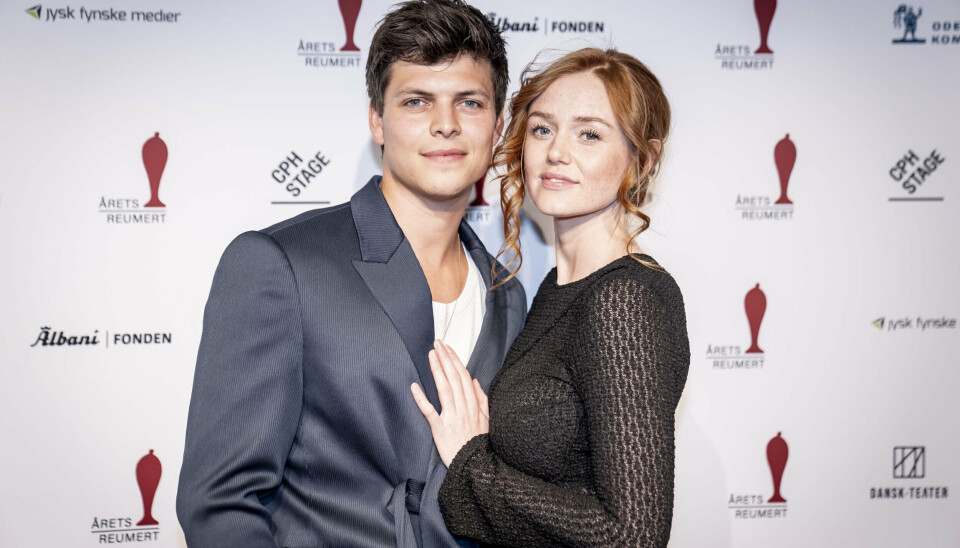 Skuespillerne Alex Høgh Andersen og Johanne Milland kan kalde sig for kærester, efter at de faldt for hinanden under optagelserne til tv-serien 'Kald mig far'. (Arkivfoto).