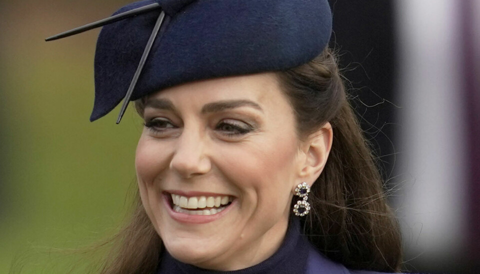 En storsmilende prinsesse Kate med de øreringe, der engang tilhørte hendes afdøde svigermor, prinsesse Diana.
