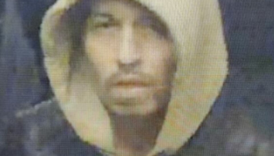 Det var denne mand, der umotiveret skubbede den 19-årige kvinde ned på skinnerne.