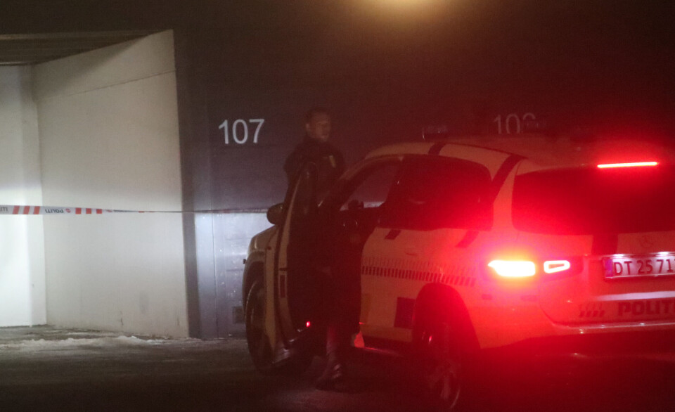 Politiet var onsdag aften og natten til torsdag massivt til stede i området omkring Beatesmindevej i Aalborg efter et alvorligt knivstikkeri. En 21-årig mand er i kritisk tilstand.