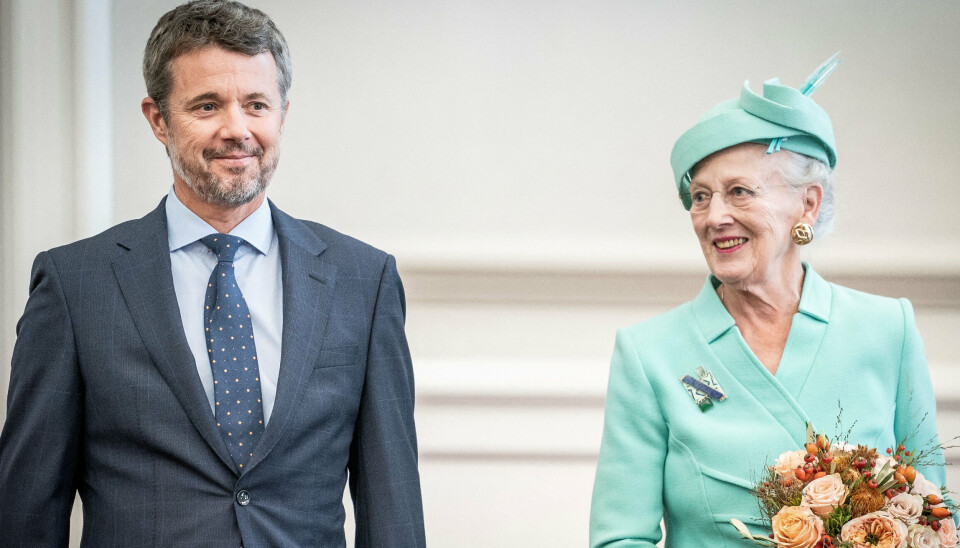 Kronprins Frederik underskrev allerede som 18-årig en erklæring i Statsrådet om, at han vil overholde Grundloven. Søndag underskriver dronning Margrethe sin abdikation. (Arkivfoto).
