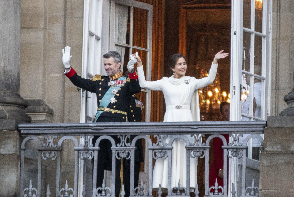 Søndag kunne Frederik og Mary træde frem på balkonen på Christiansborg Slot som konge og dronning af Danmark.