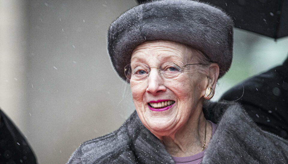 Dronning Margrethe er allerede en del af dansk dramatik, men mest bag kameraet. Hun har tegnet kostumerne og kreeret scenografien til den Bille August-instruerede Netflix-film 'Ehrengard: Forførelsens kunst', og for det arbejde er hun blevet nomineret til flere Robert-priser ved årets uddeling 3. februar. (Arkivfoto).