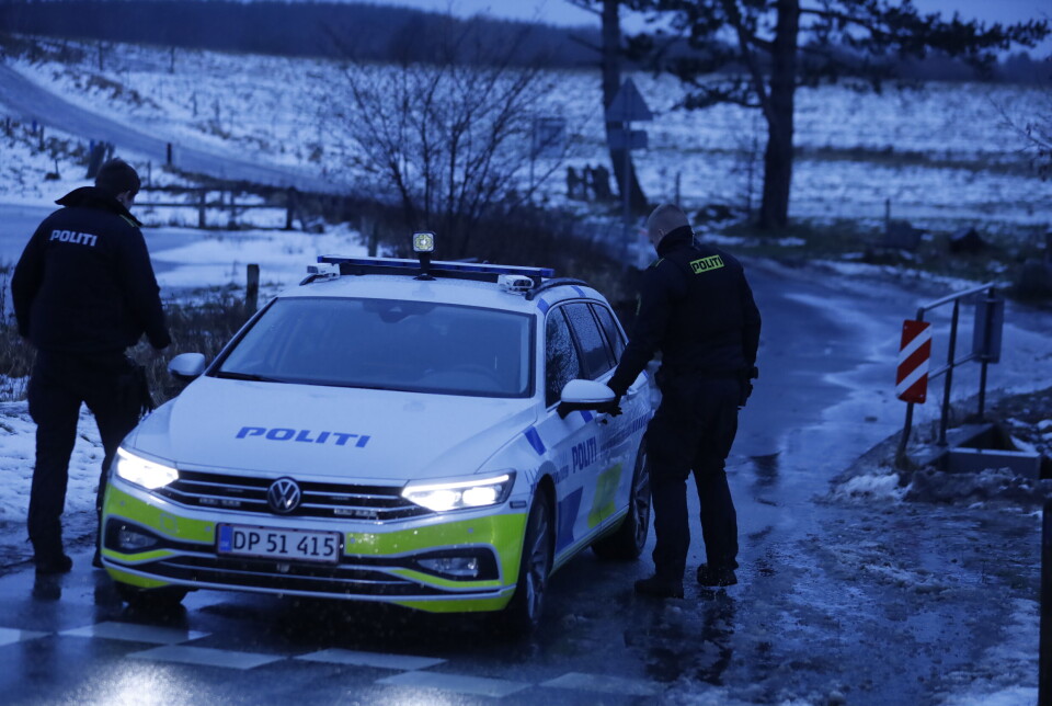 Tre personer er anholdt natten til lørdag efter et mistænkeligt dødsfald på Rugvej i Hørsholm. Det bekræfter Nordsjællands Politi.